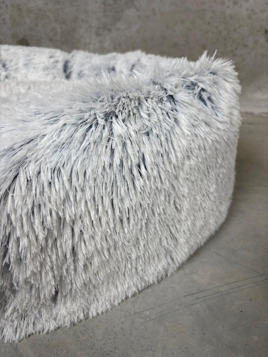CBK Luxury donut bed with zipper and removable cover frozen white